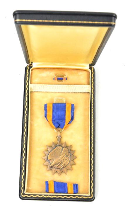 US WW2 Air Medal in Case