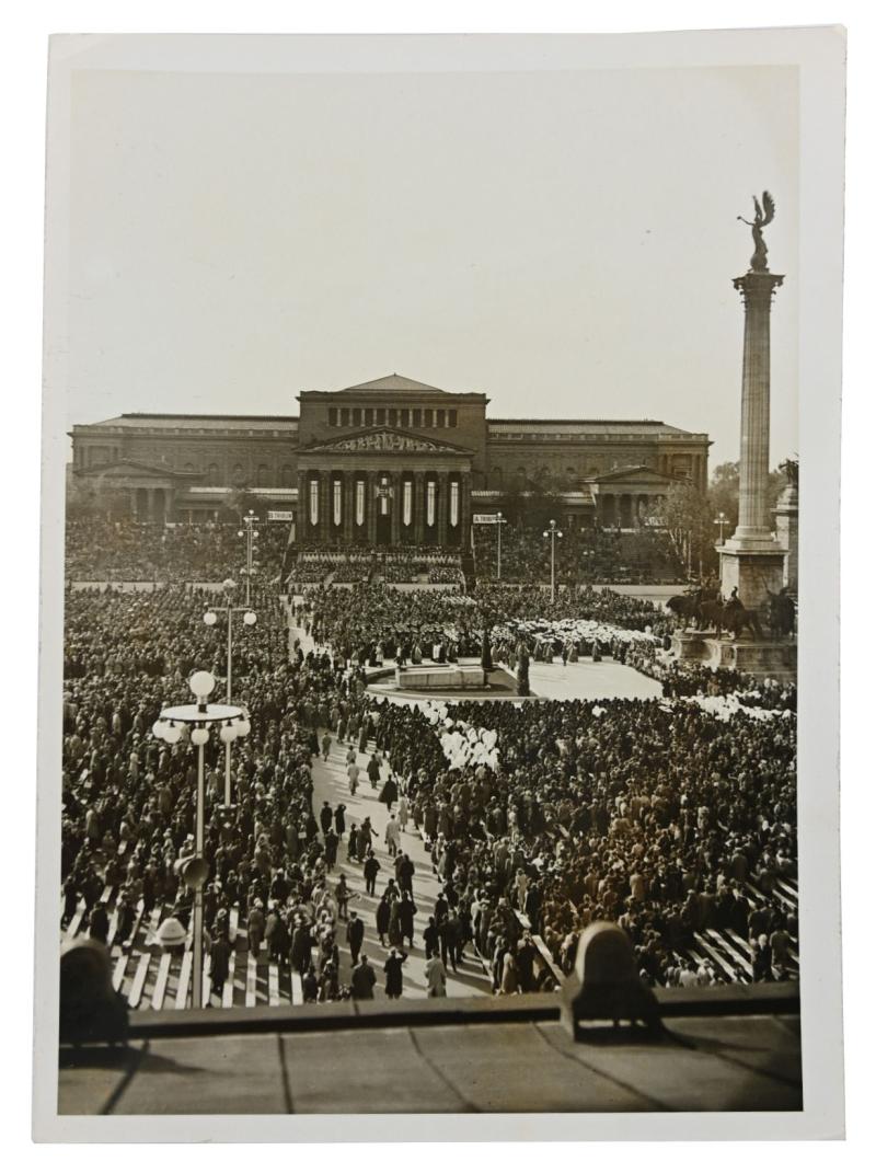 German Picture of the 'Helden Gedenkmal' Berlin