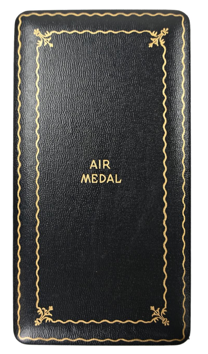 US WW2 Air Medal in Case