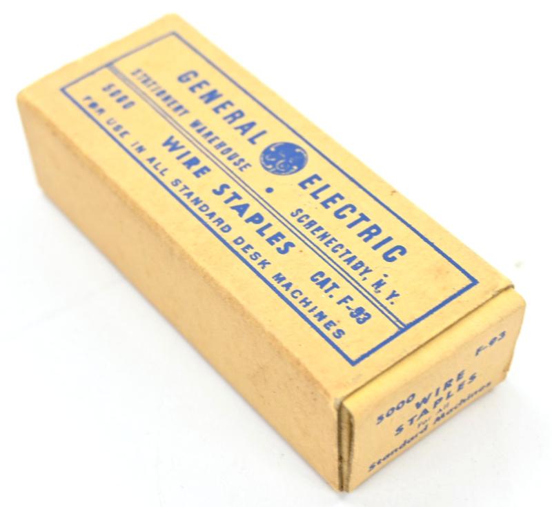 US WW2 Era Wire Staples Package