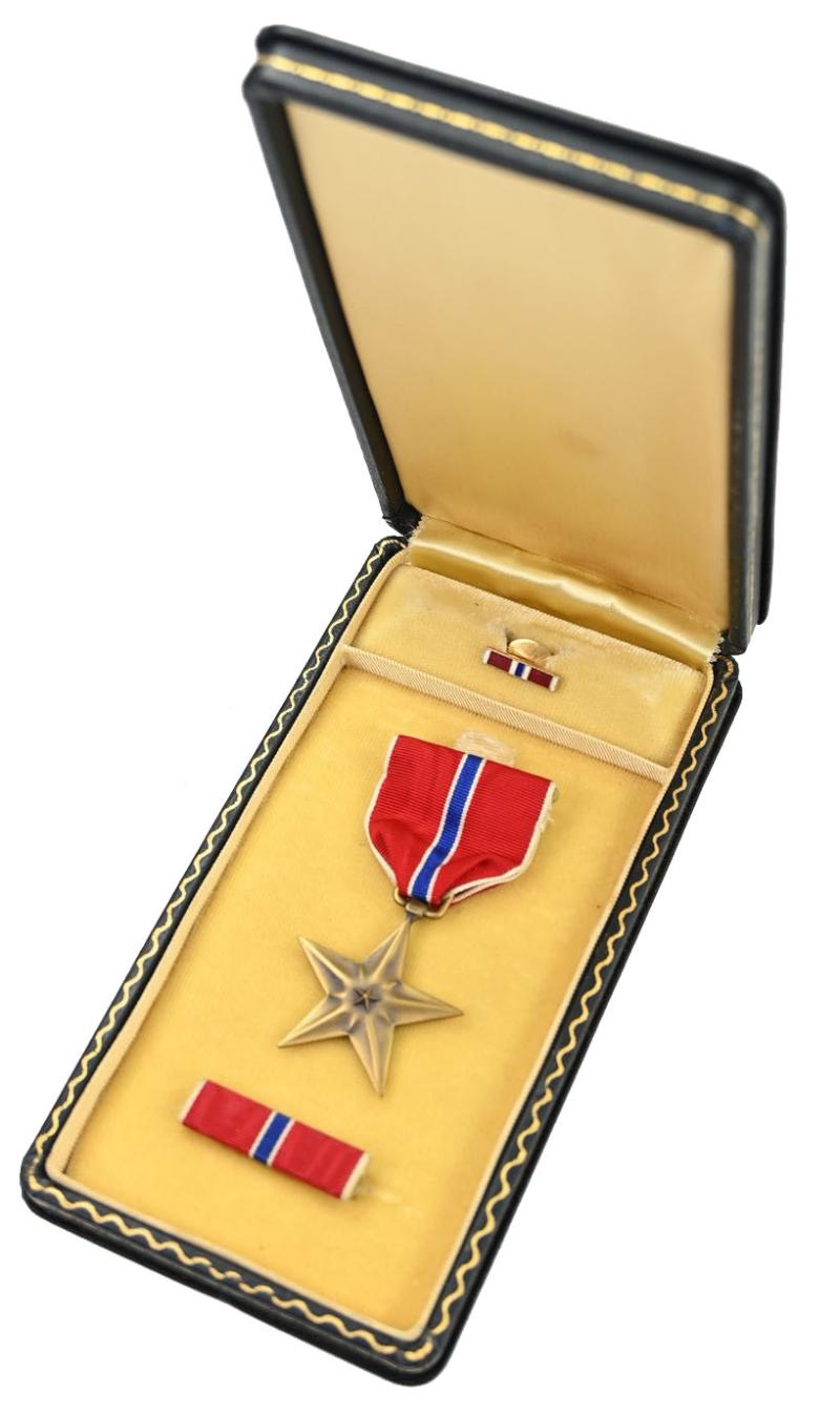 US WW2 Bronze Star set in Case