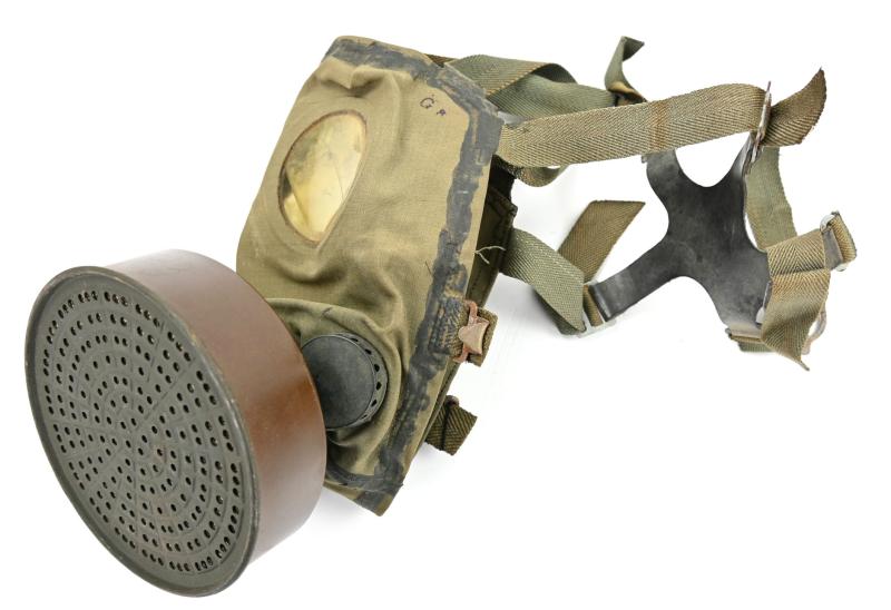 German Luftschutz Gasmask with Carton Filter