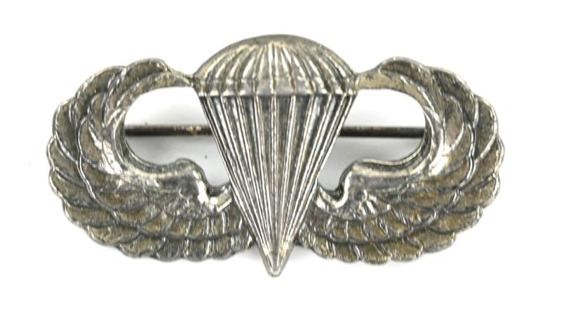 US WW2 Jumpwing Pinback Sterling