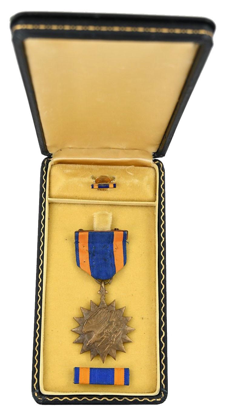 US WW2 Air Medal in Case