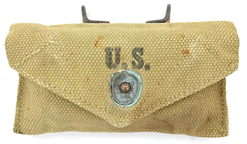 US WW2 M-1924 First Aid Pouch with First Aid Kit