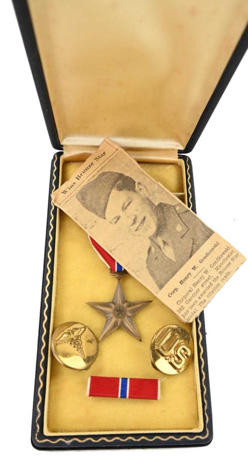 US WW2 Named Bronze Star medal in Case