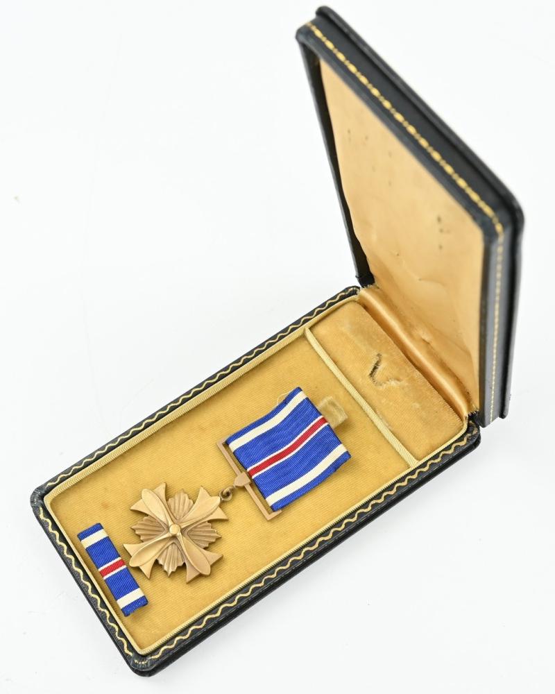 US WW2 Distinguished Flying Cross in Case