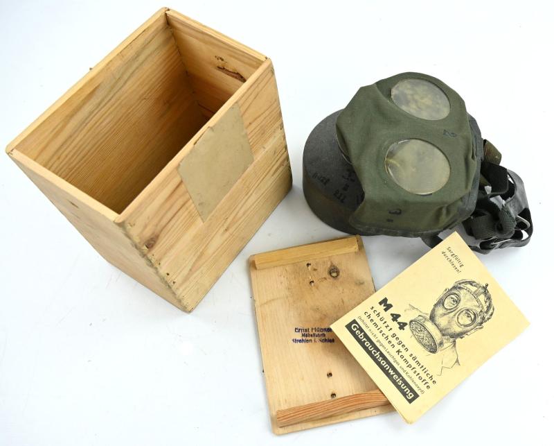 German LS M44 Gasmask in box