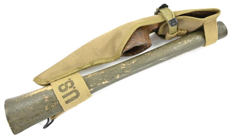 US WW2 M-1910 Pick-Mattock and carrying case