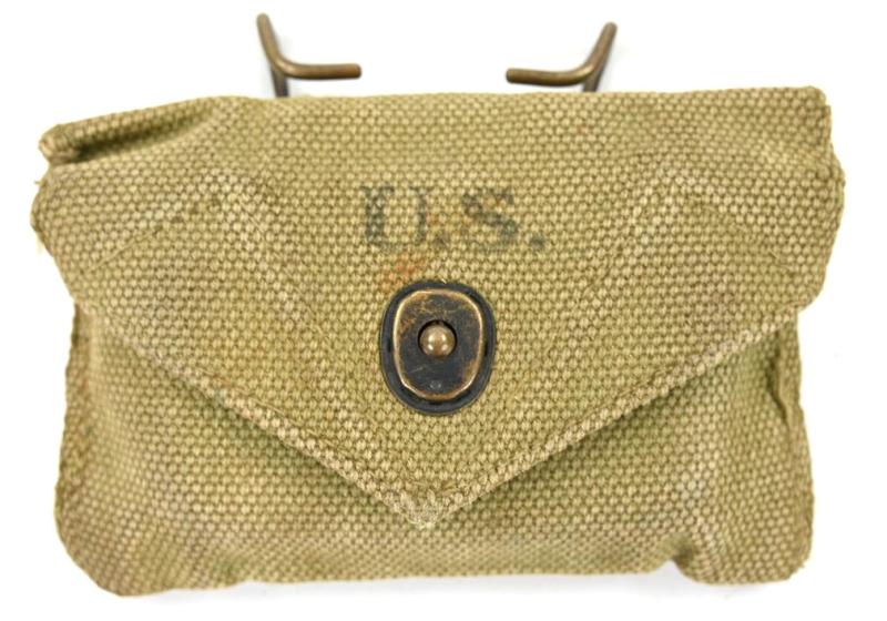 US WW2 M-1942 First Aid Pouch with First Aid Kit