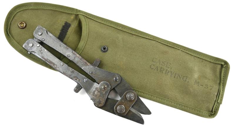 US Army Vietnam M57 Mortar Artillery Canvas Carrying Casewith WW2 folding wire cutter