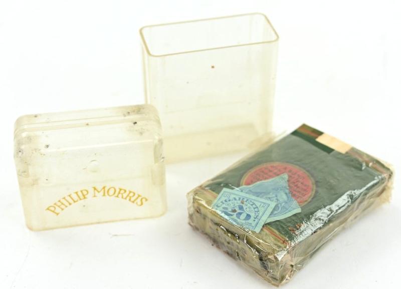 US WW2 Package of Lucky Strike Cigarets with Case