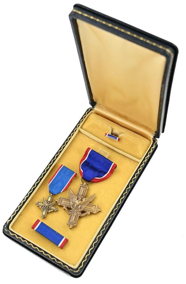 US WW2 Distinguished Service Cross in Case