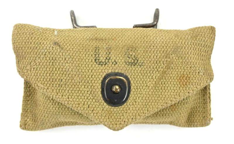 US WW2 M-1924 First Aid Pouch with First Aid Kit