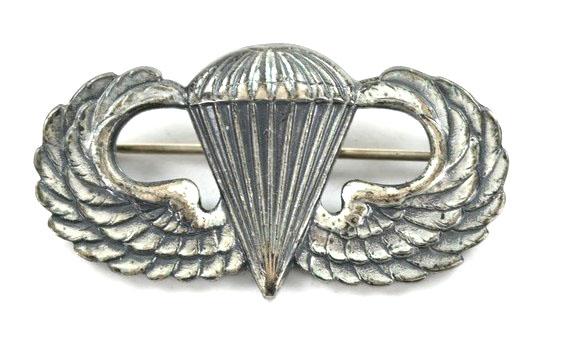 US WW2 Jumpwing Pinback