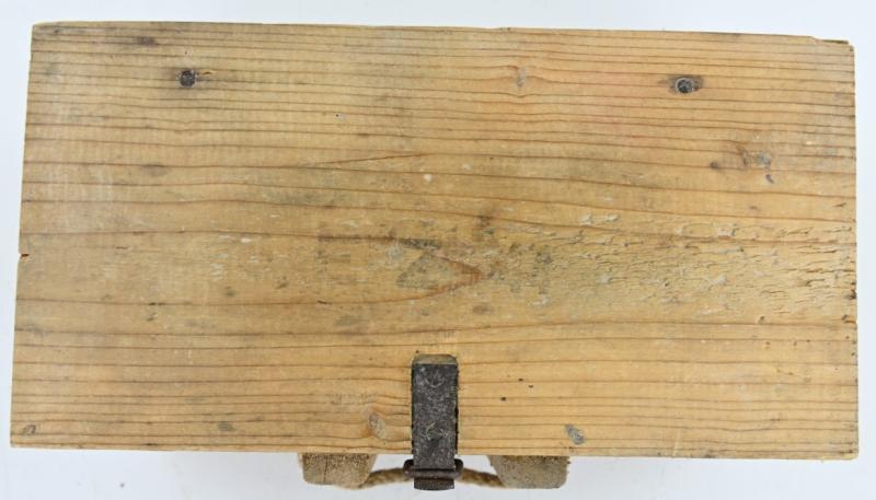 German WH Entlastungzunder 44 Ammunition Box