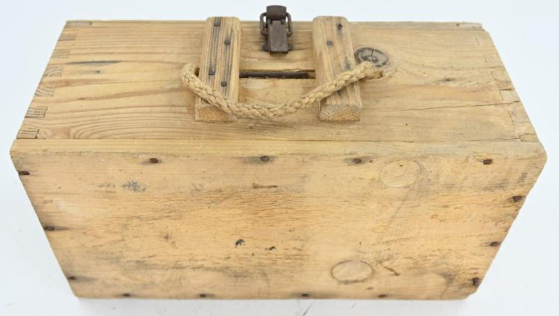 German WH Entlastungzunder 44 Ammunition Box