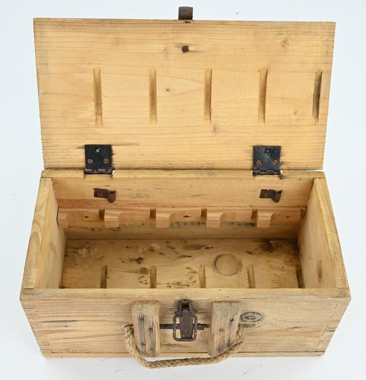 German WH Entlastungzunder 44 Ammunition Box