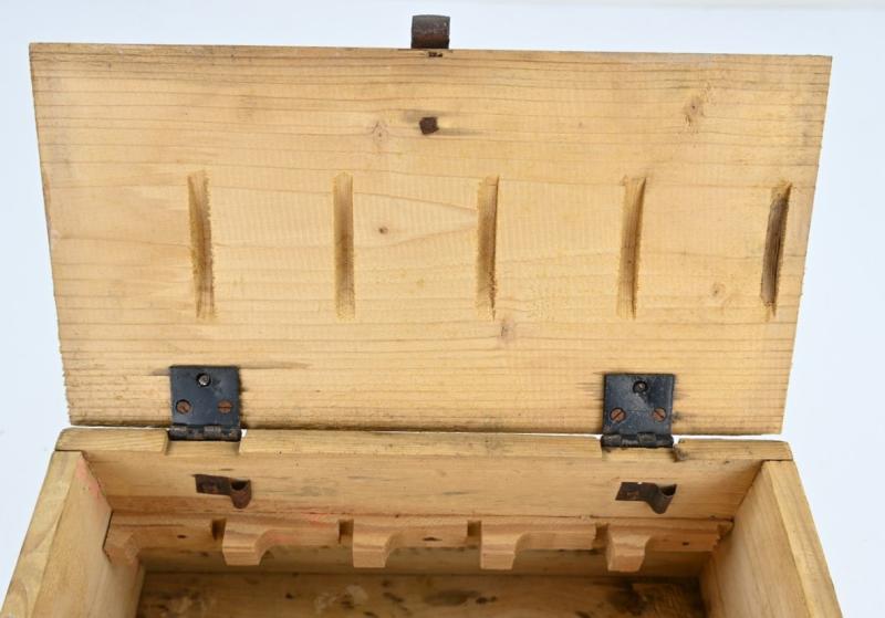 German WH Entlastungzunder 44 Ammunition Box