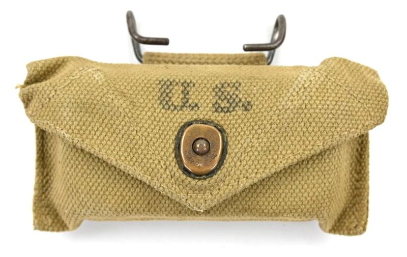 US WW2 M-1924 First Aid Pouch with First Aid Kit