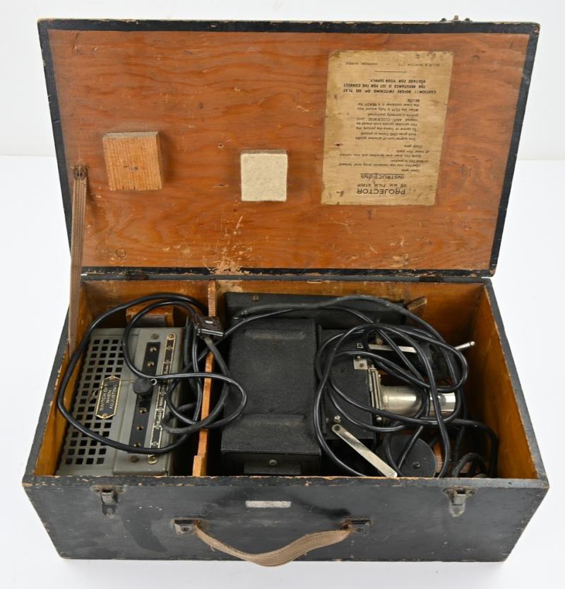British WW2 Filmprojector in Case