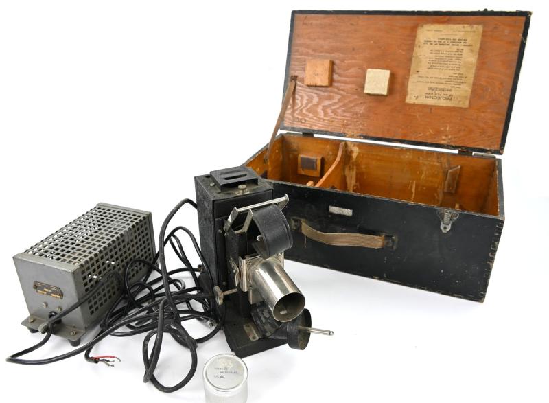 British WW2 Filmprojector in Case