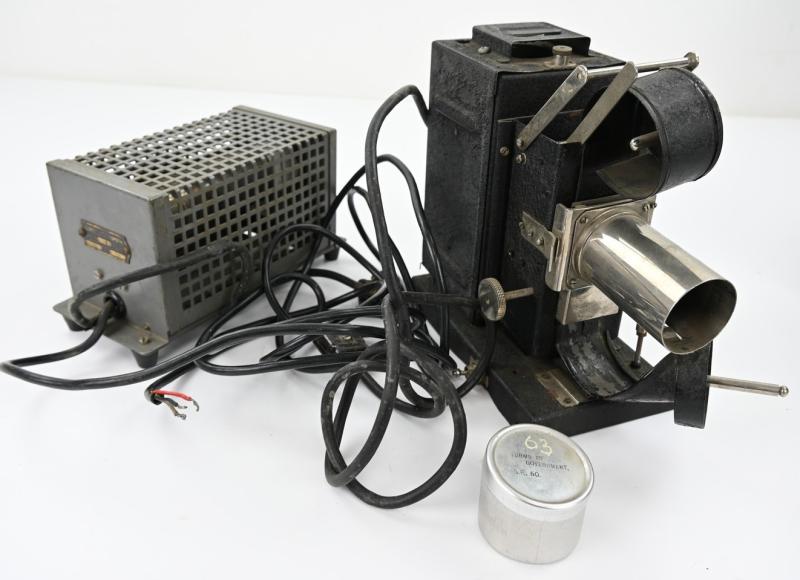 British WW2 Filmprojector in Case