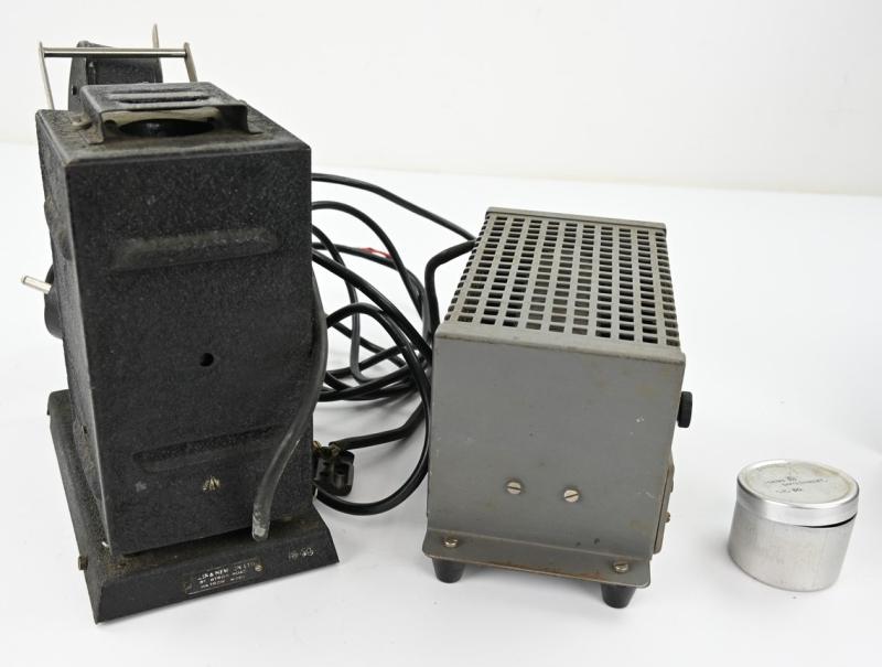 British WW2 Filmprojector in Case