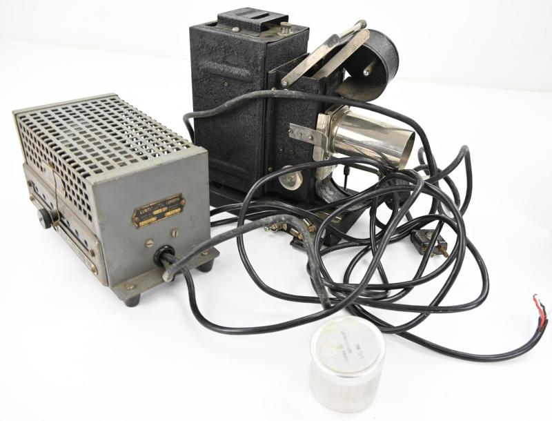 British WW2 Filmprojector in Case