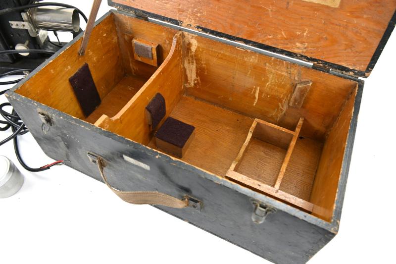 British WW2 Filmprojector in Case