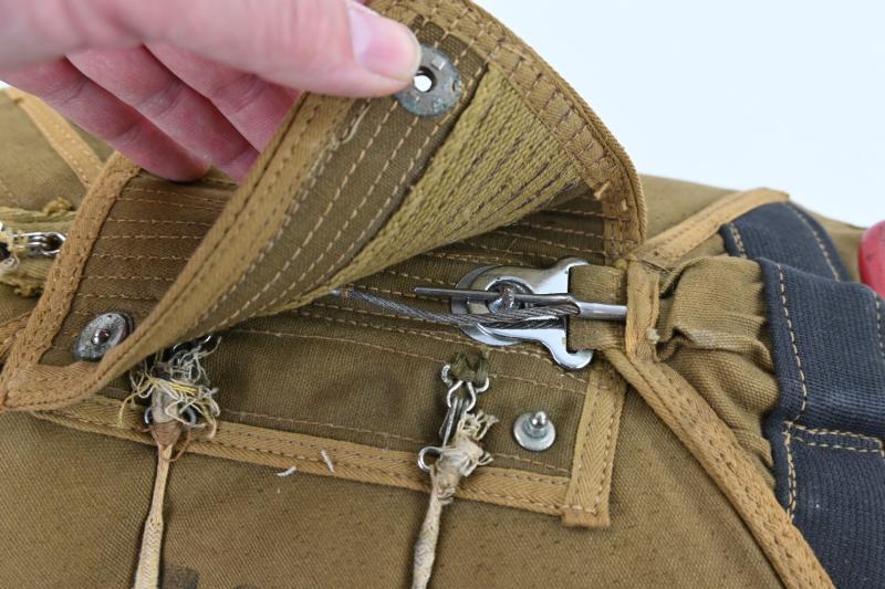 US WW2 Paratrooper Grip-Type Chestpack