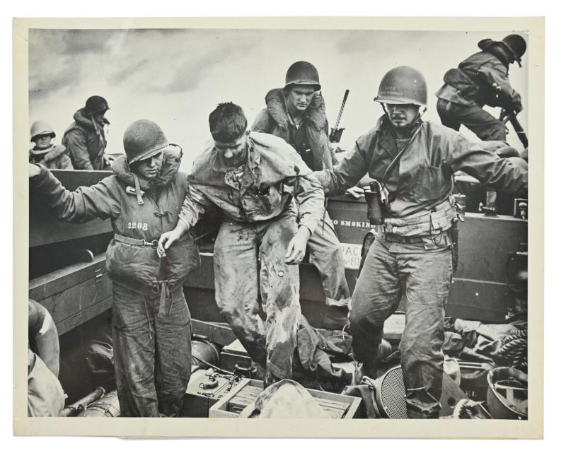USMC WW2 Press Photo 'Evac wounded soldier Iwo Jima'