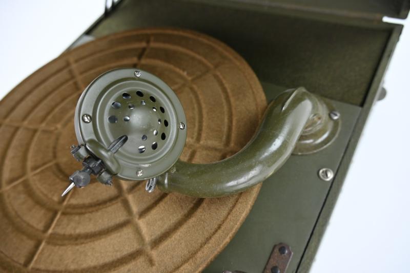 US Army WW2 Special Services Phonograph Player