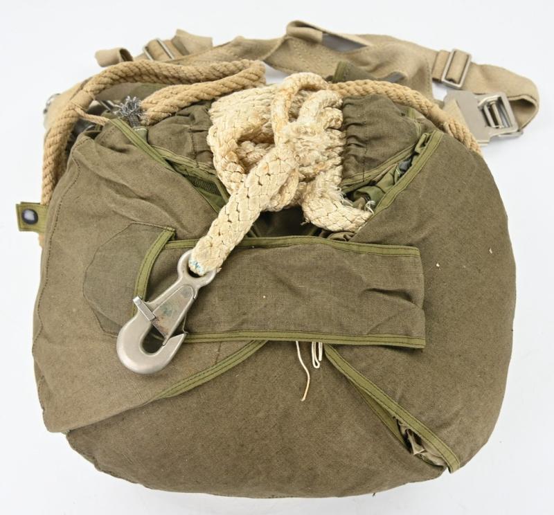 German LW FSJ RZ-20 Harnass & Parachute in Carrying Bag