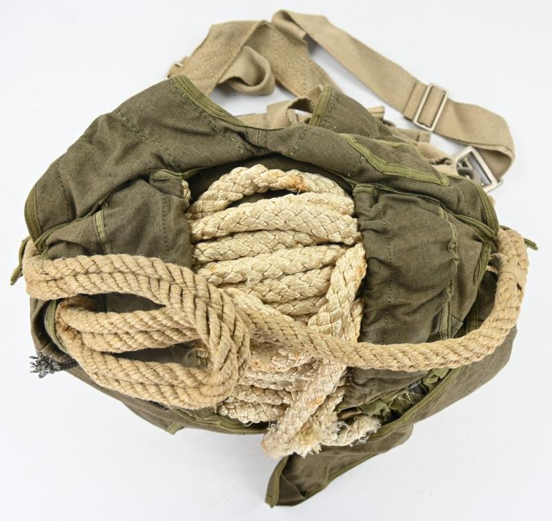 German LW FSJ RZ-20 Harnass & Parachute in Carrying Bag