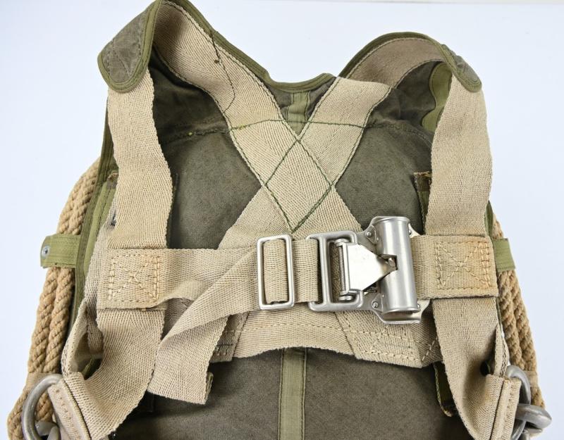 German LW FSJ RZ-20 Harnass & Parachute in Carrying Bag
