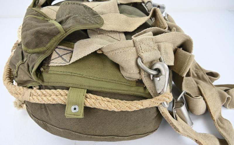 German LW FSJ RZ-20 Harnass & Parachute in Carrying Bag