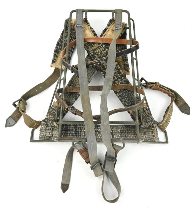German WH Tragegestell 43 with Ersatz Straps