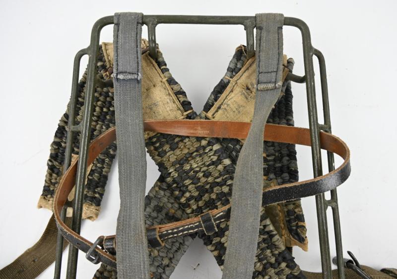 German WH Tragegestell 43 with Ersatz Straps