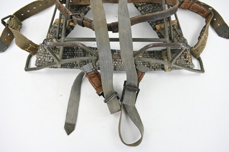 German WH Tragegestell 43 with Ersatz Straps