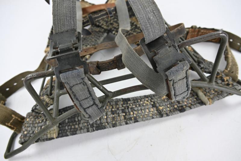 German WH Tragegestell 43 with Ersatz Straps