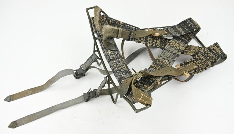 German WH Tragegestell 43 with Ersatz Straps