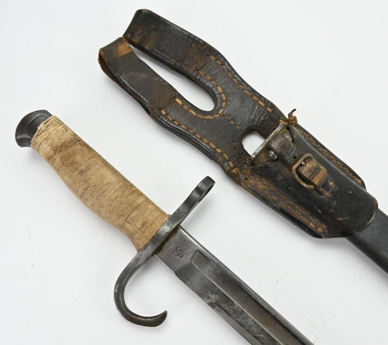 Japanese WW2 Arisaka Type 30 Bayonet with Frog