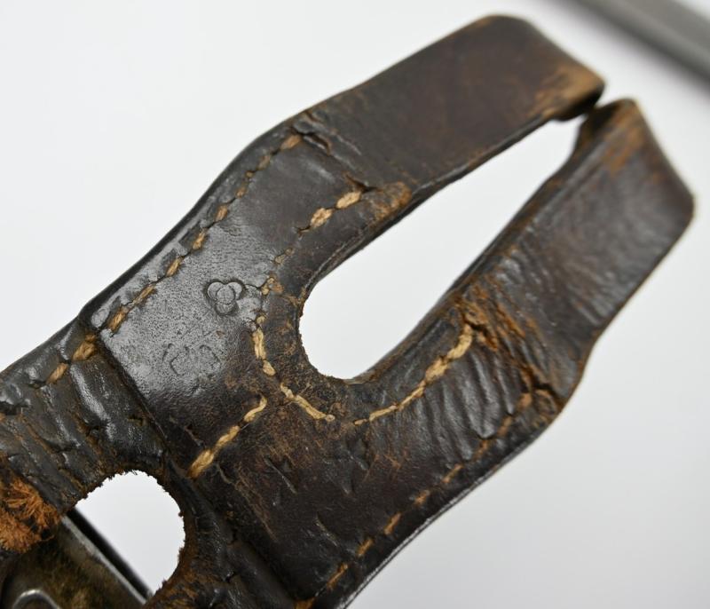 Japanese WW2 Arisaka Type 30 Bayonet with Frog