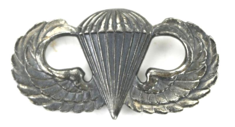 US WW2 Damaged Paratrooper Jumpwing