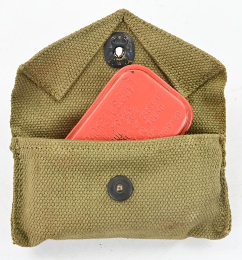 US WW2 M-1924 First Aid Pouch with First Aid Kit