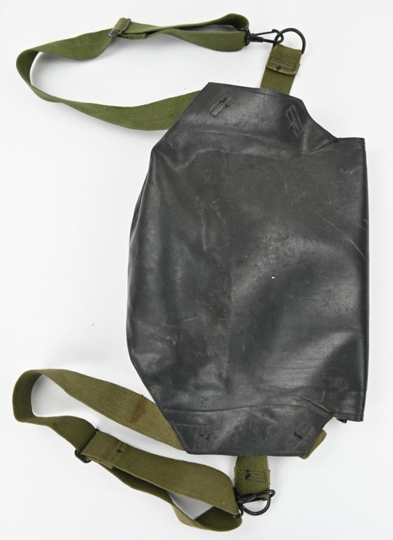 US WW2 M5 Gasmask with M7 Assault Carrying Pouch