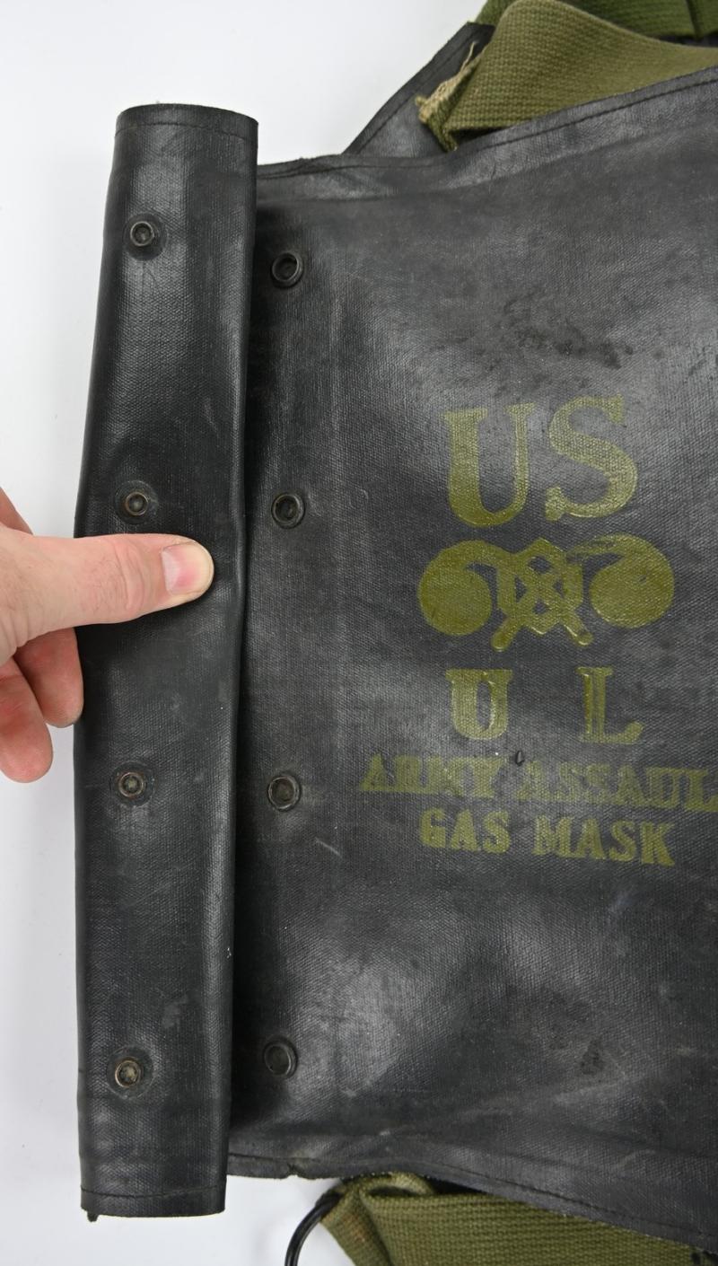 US WW2 M5 Gasmask with M7 Assault Carrying Pouch