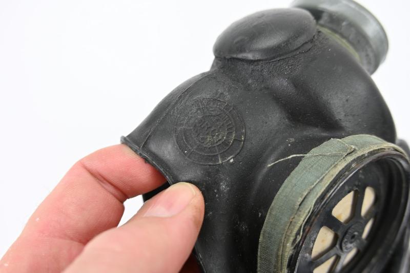 US WW2 M5 Gasmask with M7 Assault Carrying Pouch