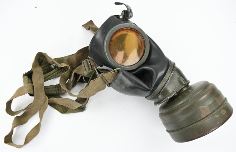 German WH M31 Tropical Camo Gasmask Set